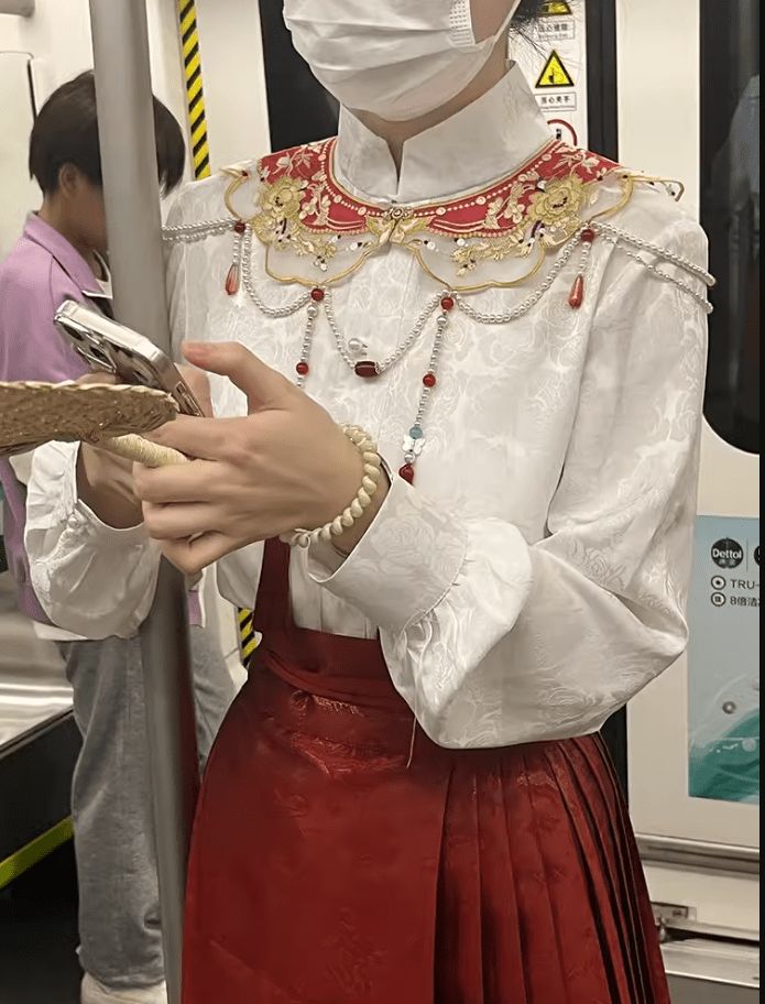 雪衣阁 SheyGo 配饰 预售:15天内发货 / 34cm×30cm 预售【遐思遥爱】刺绣云肩