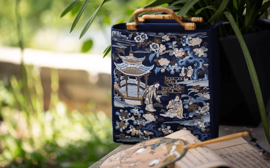 雪衣阁 SheyGo 配饰 7.5*24*28 【戏梦南亭】真丝重工刺绣手提包