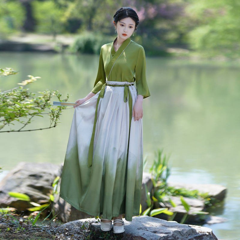 【染翠】新中式缎面上衣复古水墨渐变改良马面裙套装春夏汉服女